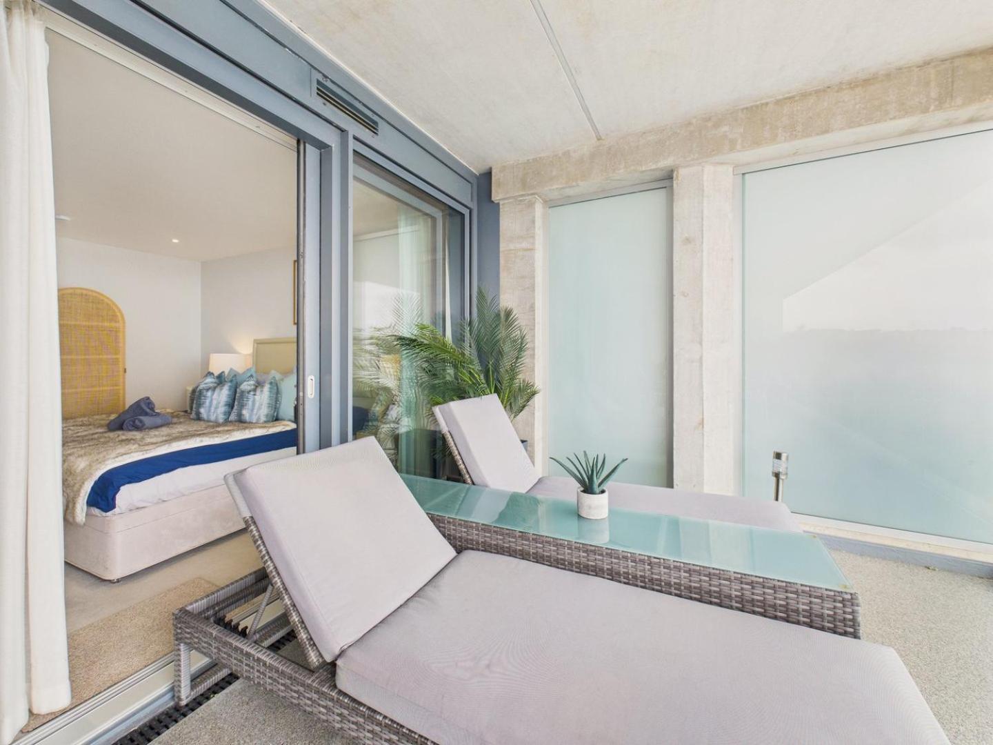 Luxury 3-Bed Apartment, With Direct Beach Access, Free Parking & Sea Views ! Falmouth Exterior photo